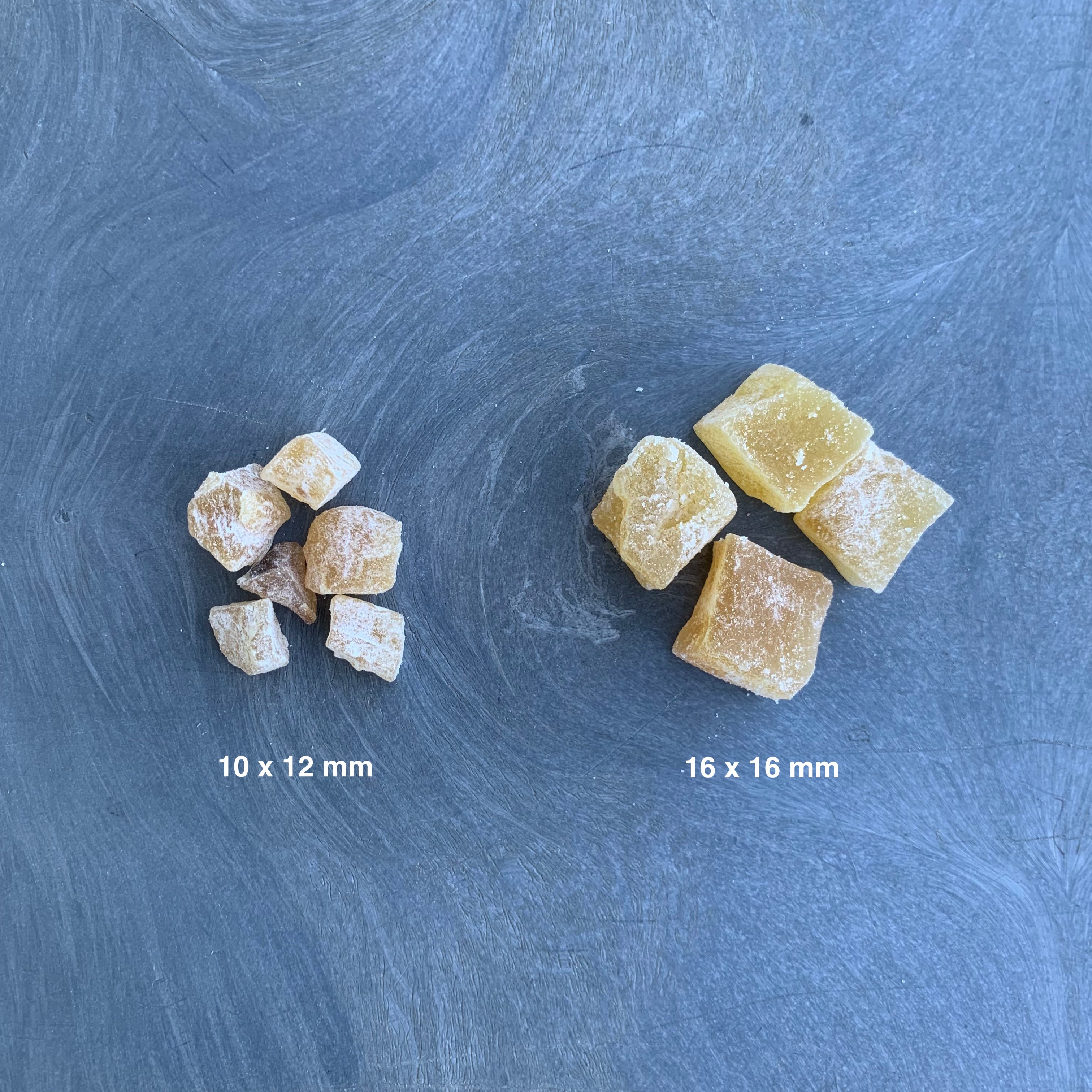 ORGANIC GINGER CUBES, lightly dusted, small